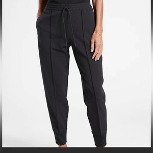 Athleta Endeavor Jogger  black Size 4